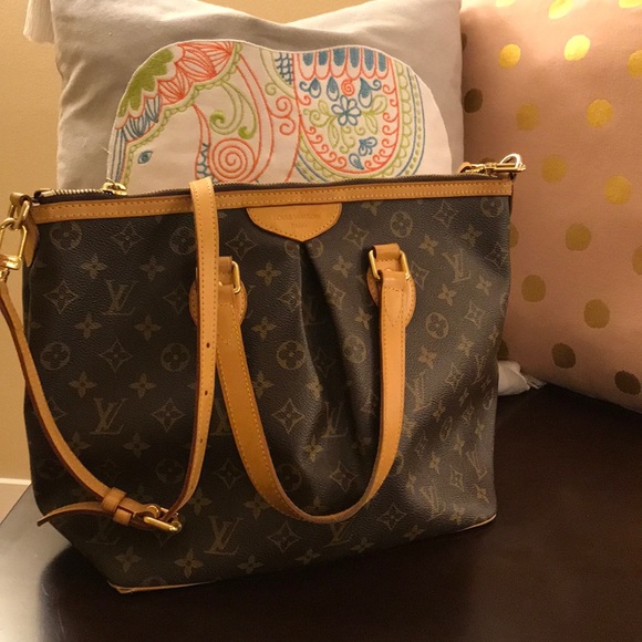 Louis Vuitton Handbags - PreLoved Authentic LV crossbody